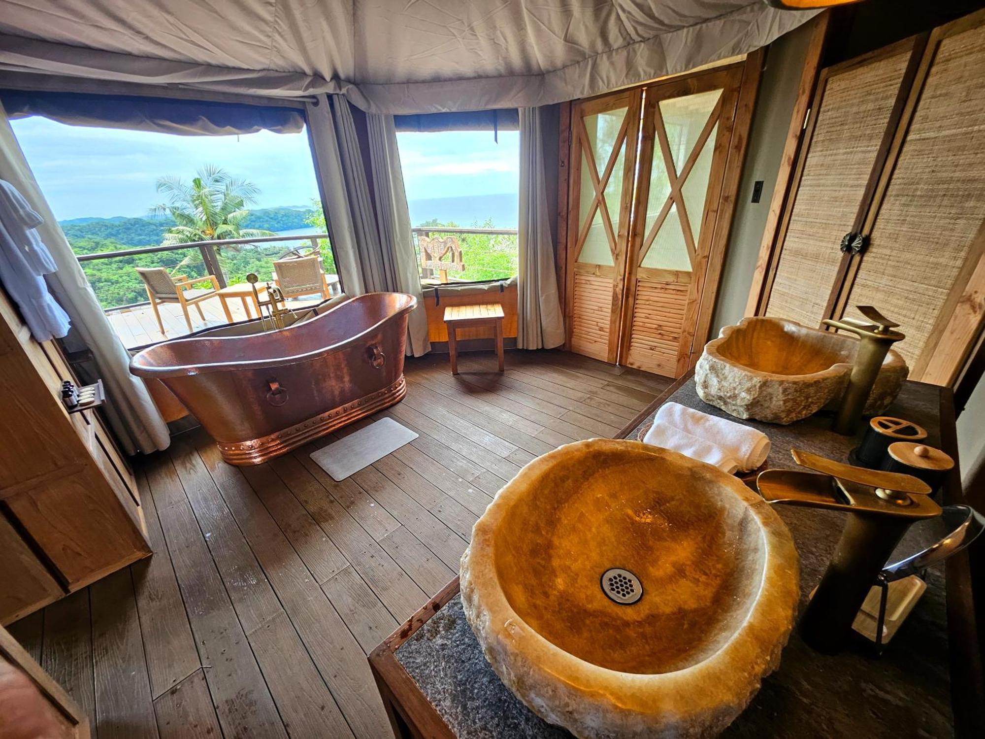 Palau Carolines Resort โครอร์ ภายนอก รูปภาพ